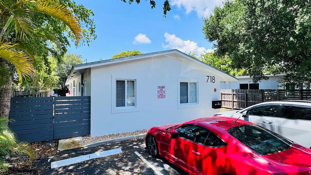 Photo of 718 SE 13th St #1, Fort Lauderdale, FL 33316 (MLS # A11829515)