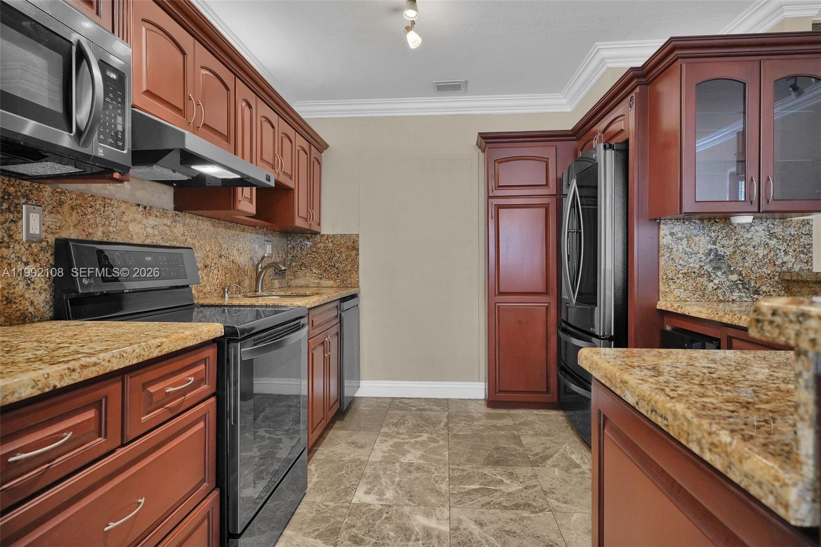 THE CARRIAGE HOUSE CONDO - Residential