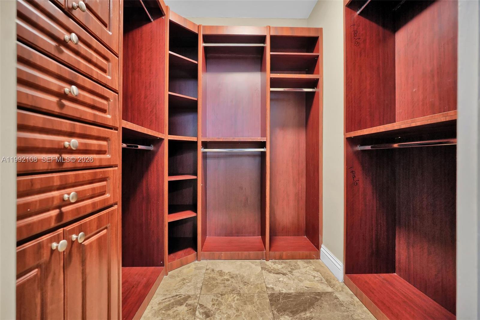 THE CARRIAGE HOUSE CONDO - Residential
