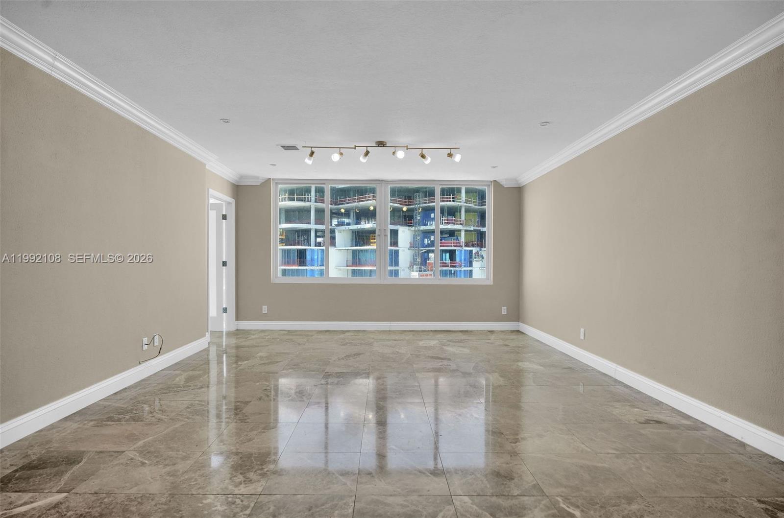 THE CARRIAGE HOUSE CONDO - Residential