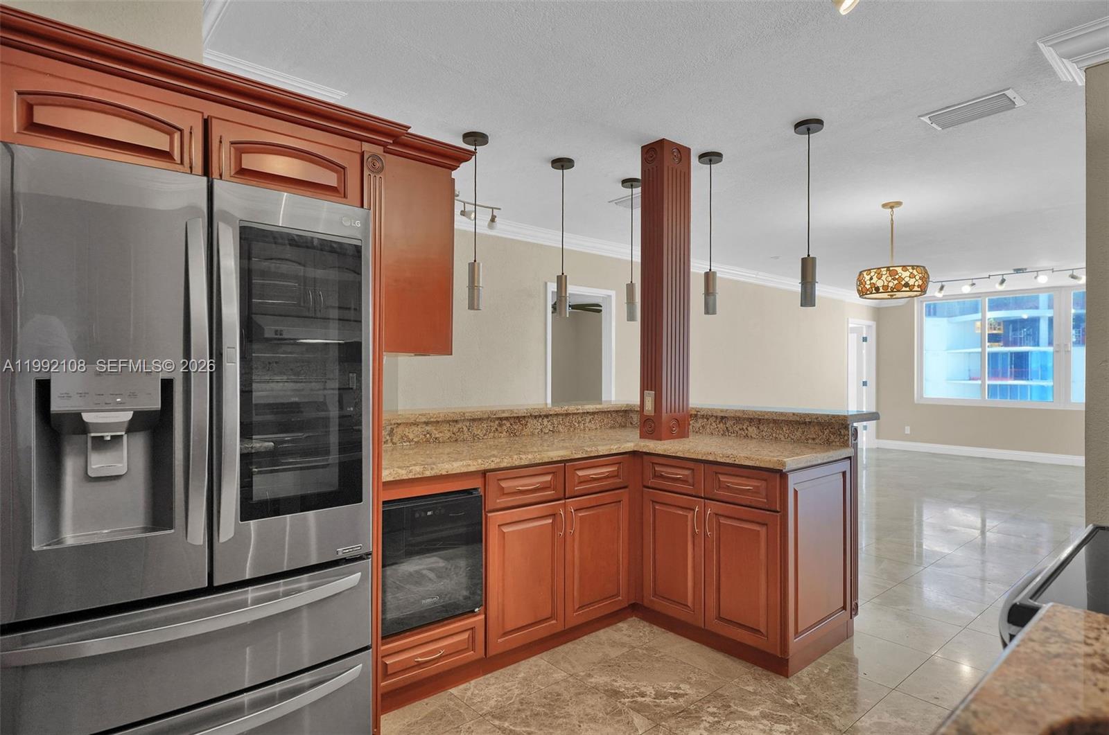 THE CARRIAGE HOUSE CONDO - Residential