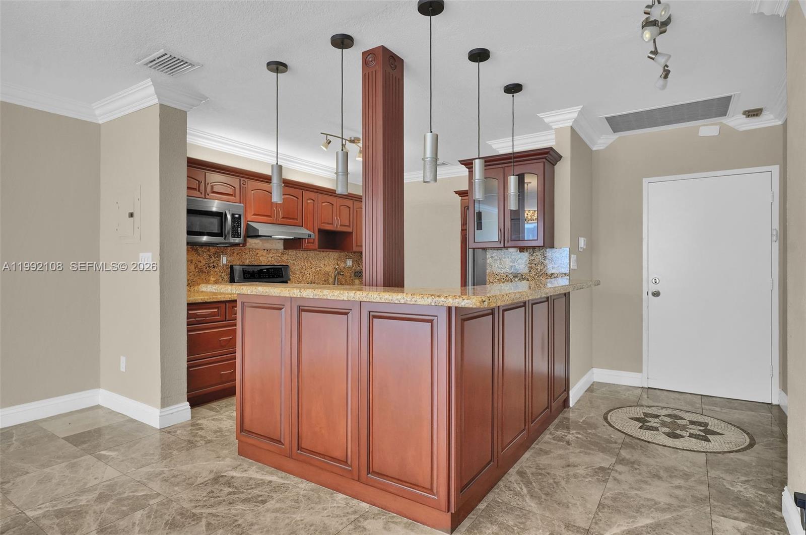 THE CARRIAGE HOUSE CONDO - Residential
