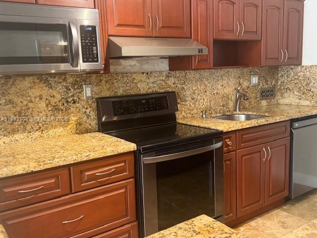 THE CARRIAGE HOUSE CONDO - Residential