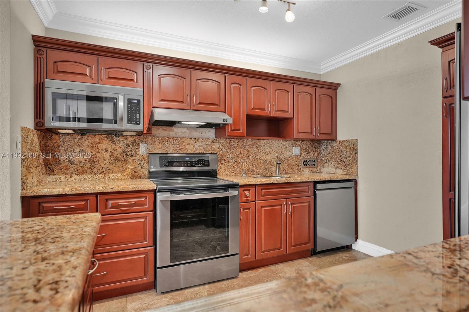 THE CARRIAGE HOUSE CONDO - Residential