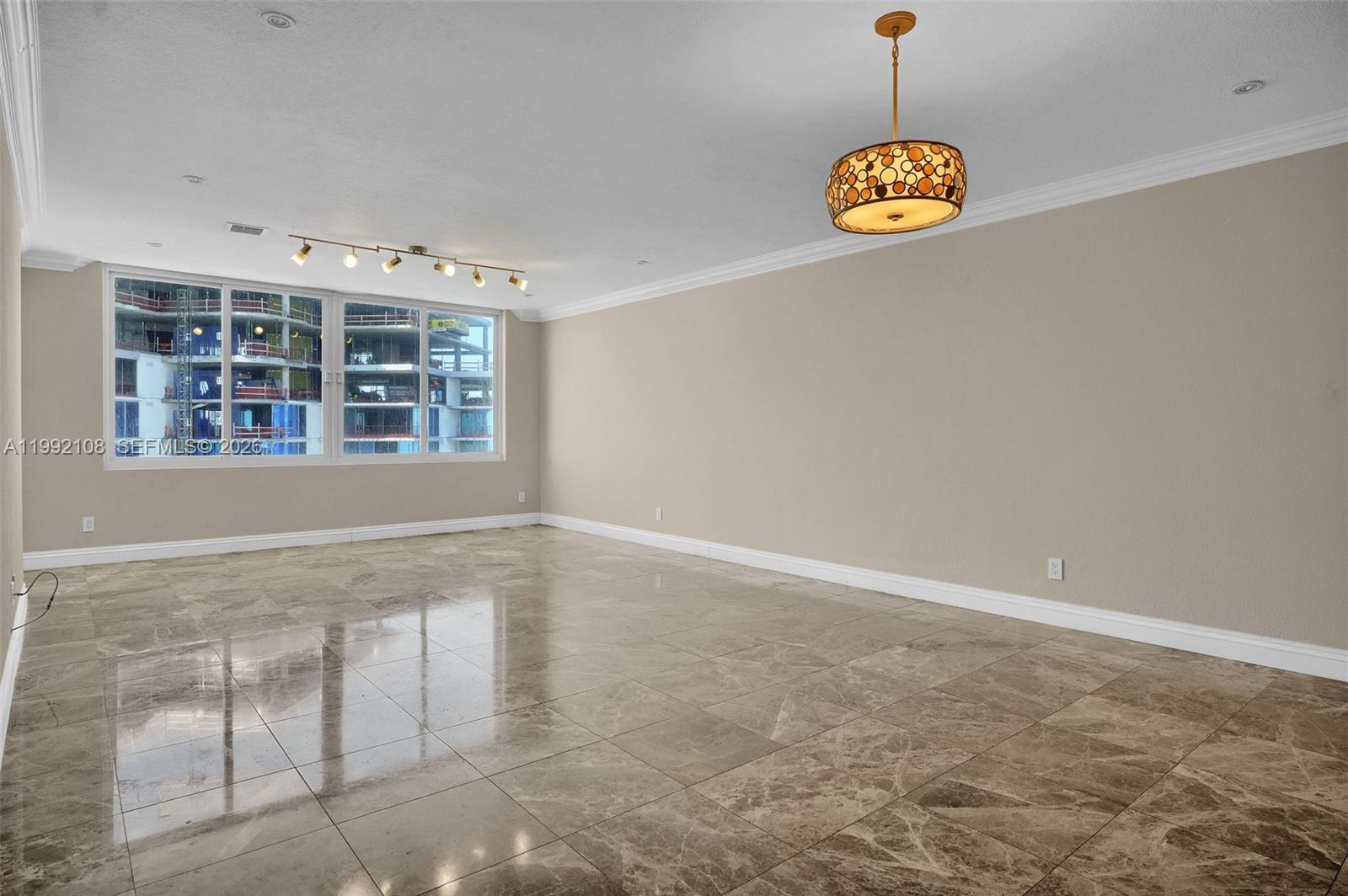 THE CARRIAGE HOUSE CONDO - Residential