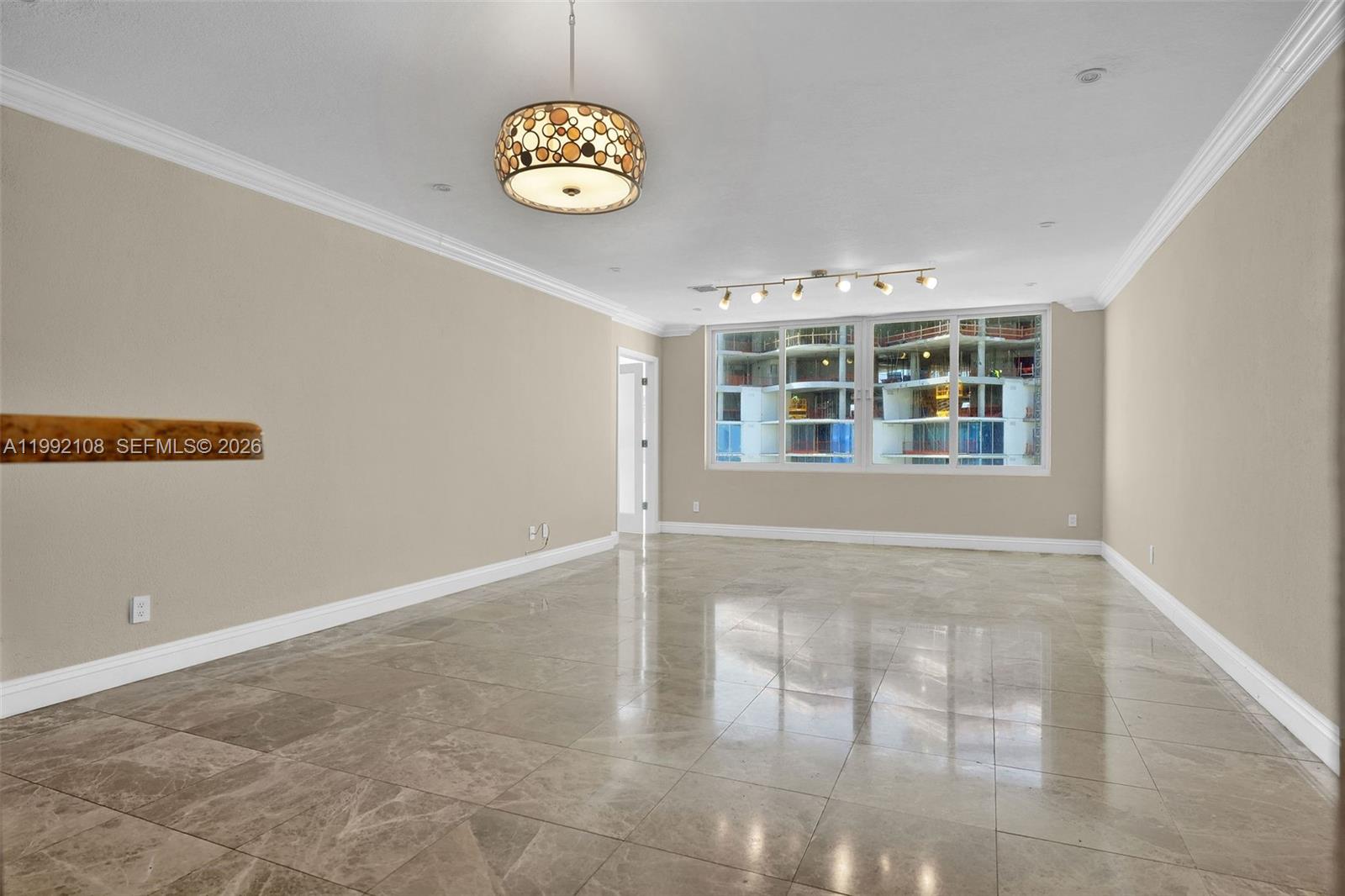 THE CARRIAGE HOUSE CONDO - Residential