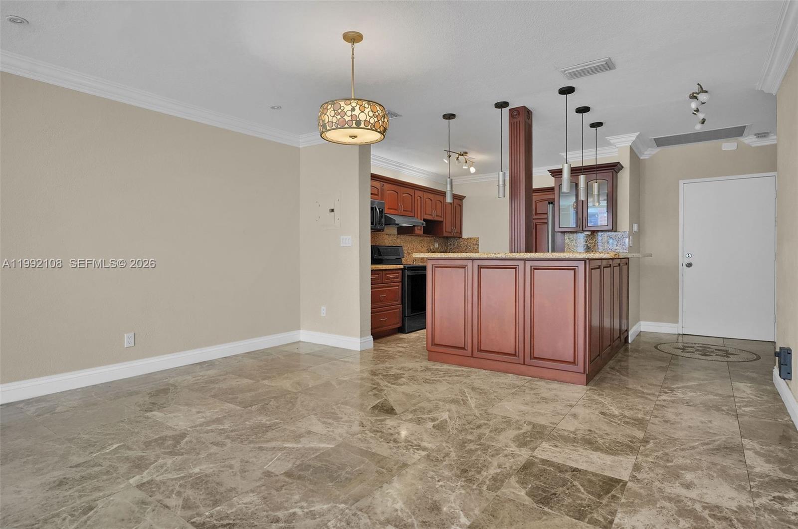 THE CARRIAGE HOUSE CONDO - Residential