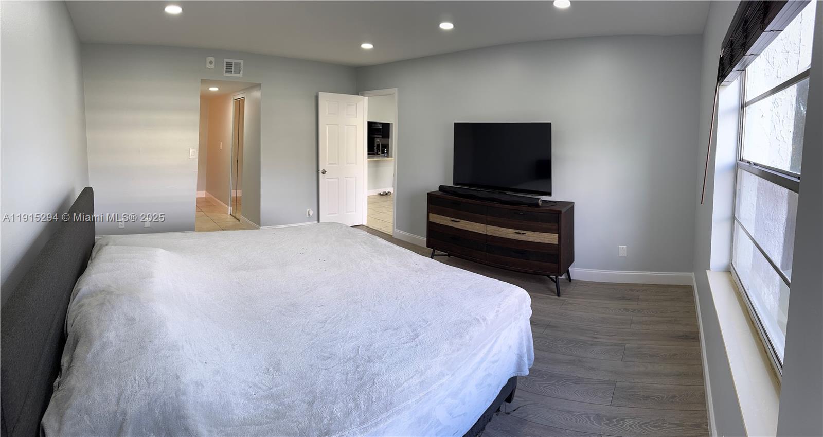 VILLAGE SQUARE CONDO - Residential Lease