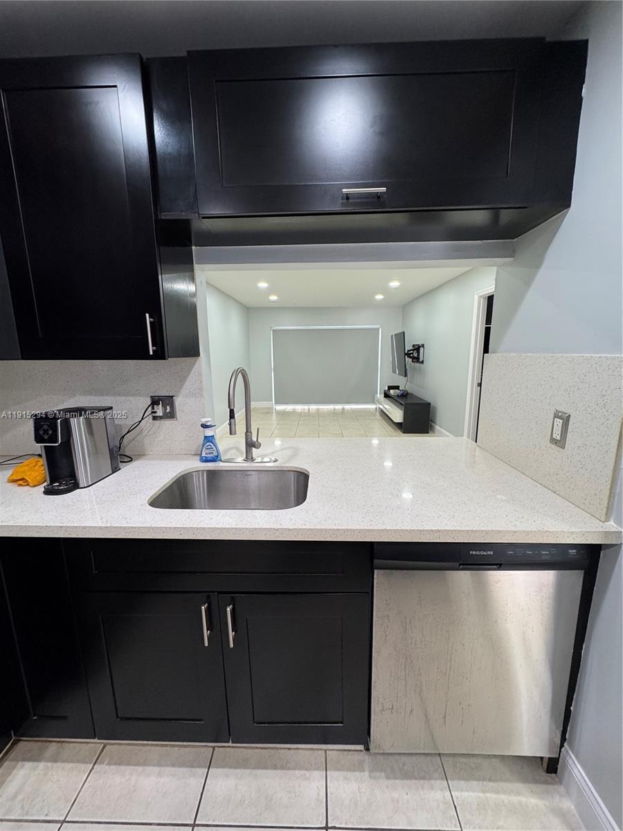 VILLAGE SQUARE CONDO - Residential Lease