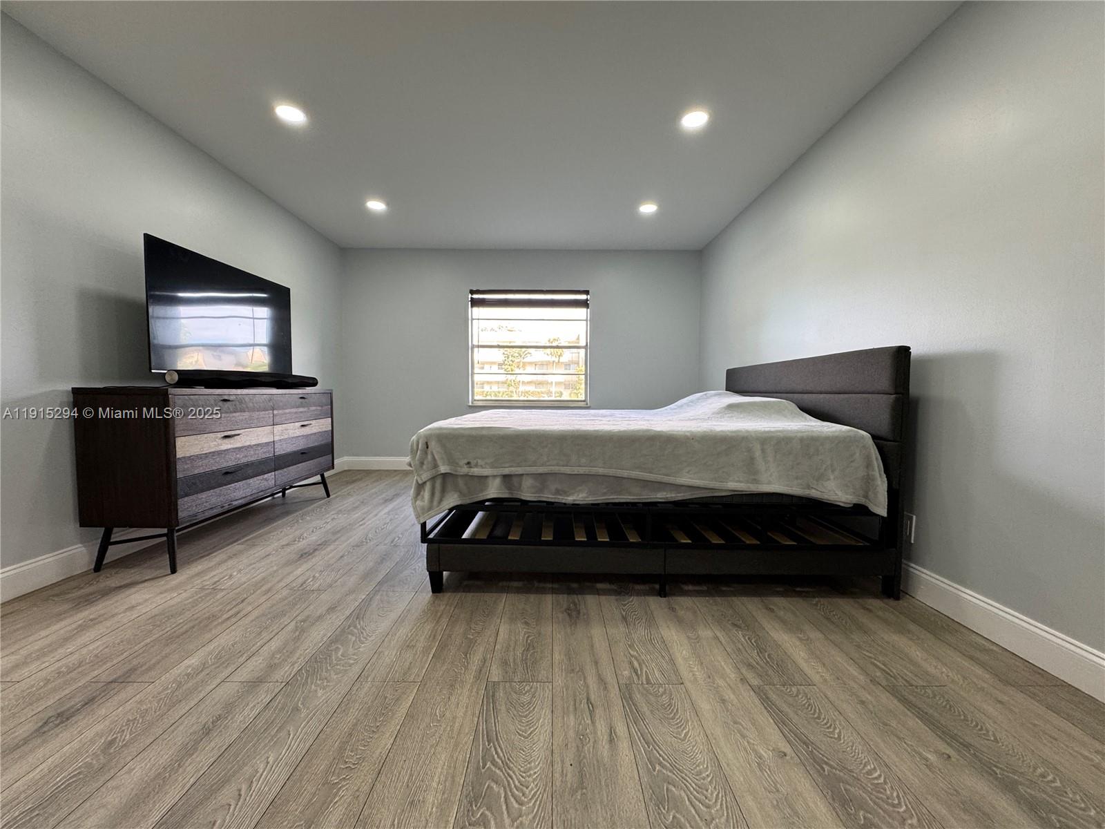 VILLAGE SQUARE CONDO - Residential Lease