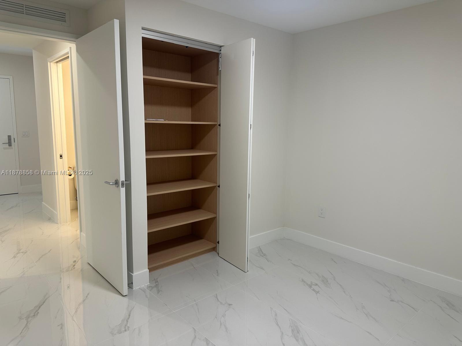 ARIA RESERVE MIAMI - Residential Lease