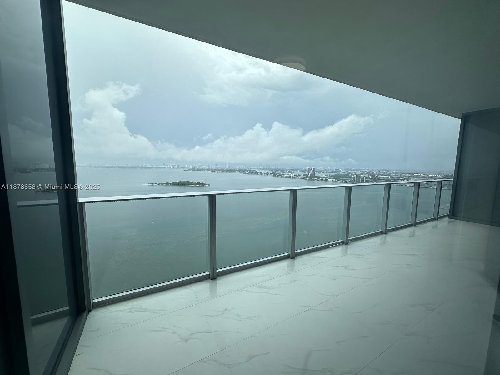 ARIA RESERVE MIAMI - Residential Lease