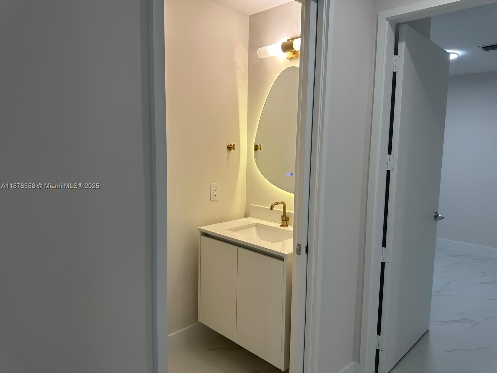 ARIA RESERVE MIAMI - Residential Lease