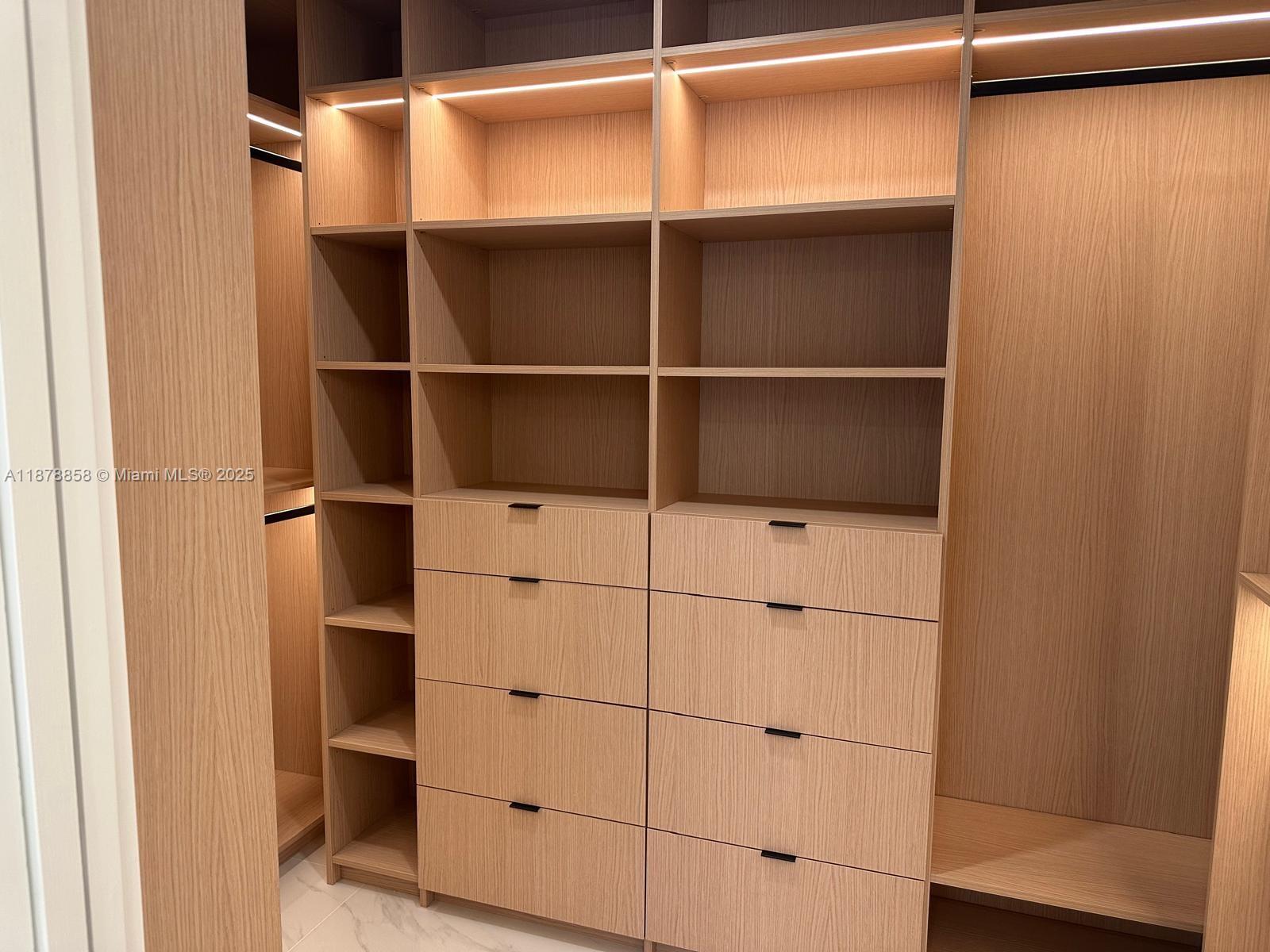 ARIA RESERVE MIAMI - Residential Lease