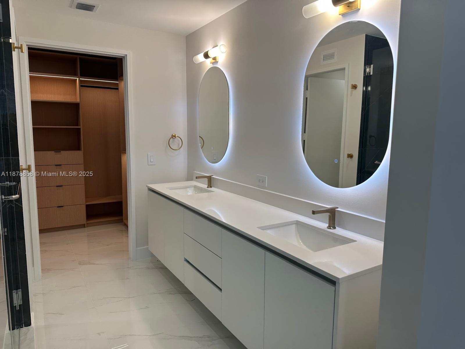 ARIA RESERVE MIAMI - Residential Lease