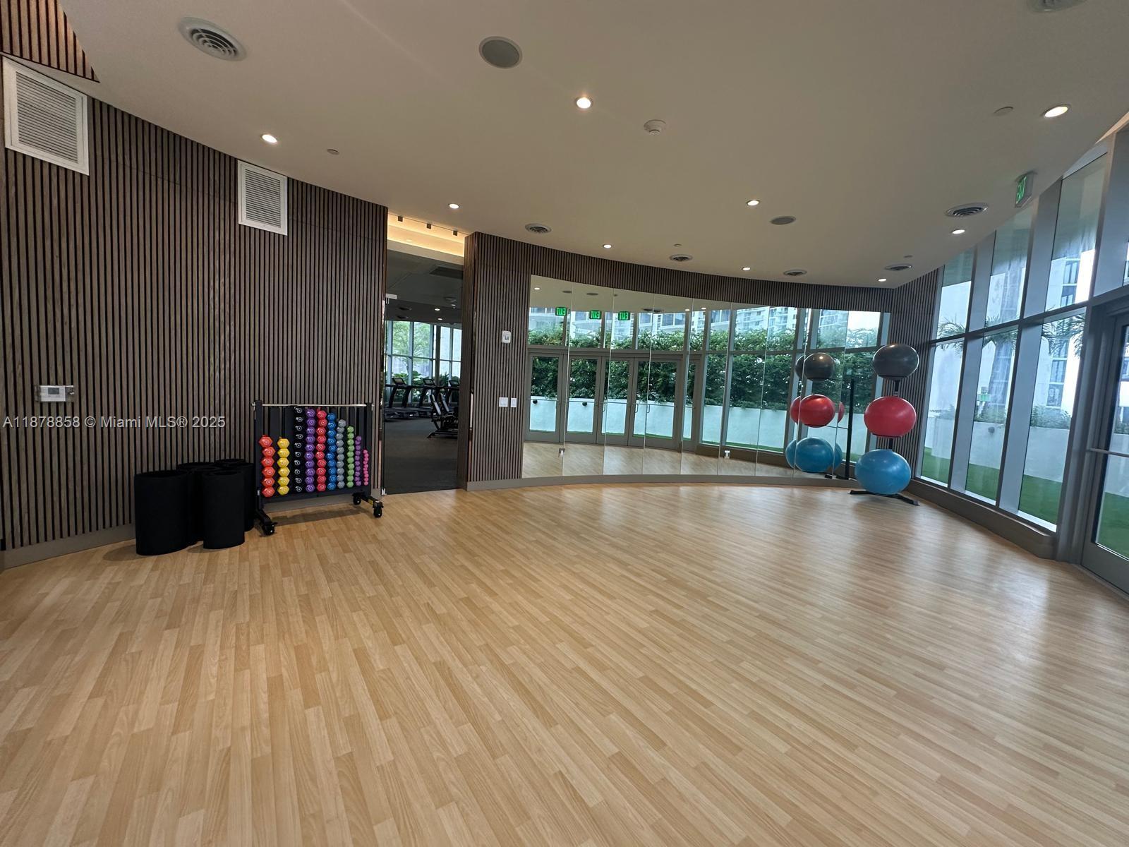 ARIA RESERVE MIAMI - Residential Lease