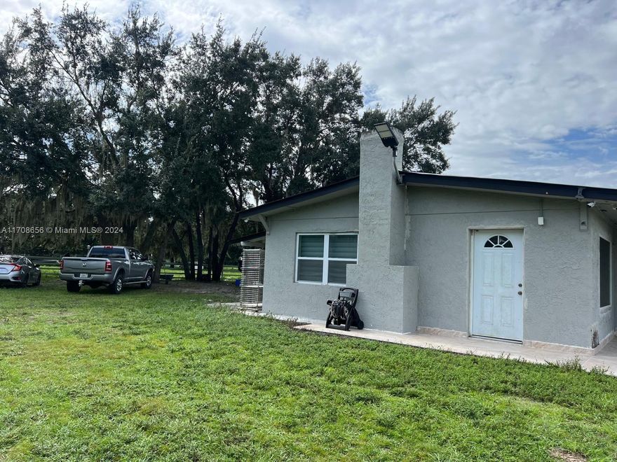 Beautiful property located in Sebring Florida, just 15 minutes from the town center. It has 13.8 acres of land and a very spacious 3/2 house, perfect to enjoy the tranquility in your home. It has two lakes and storage rooms. It also has well water and a septic tank. Do not miss this great opportunity to own this property.