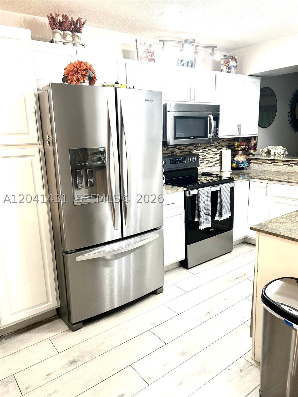 9835 Riverside Dr 7-39