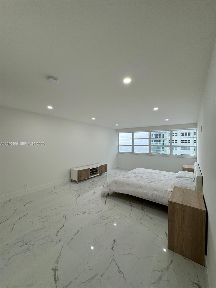 COMMODORE CONDO - Residential