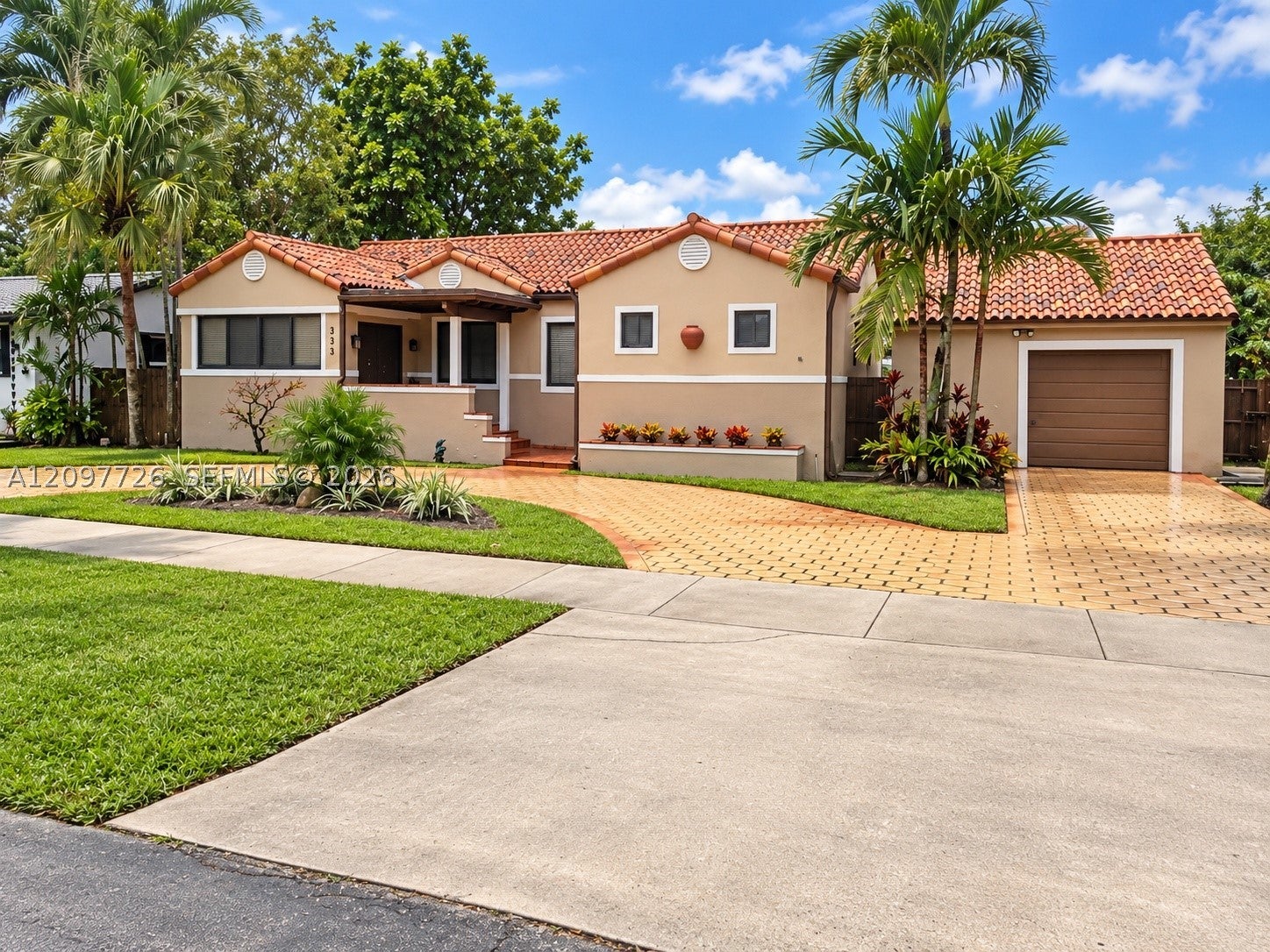 333 Whitethorn Dr