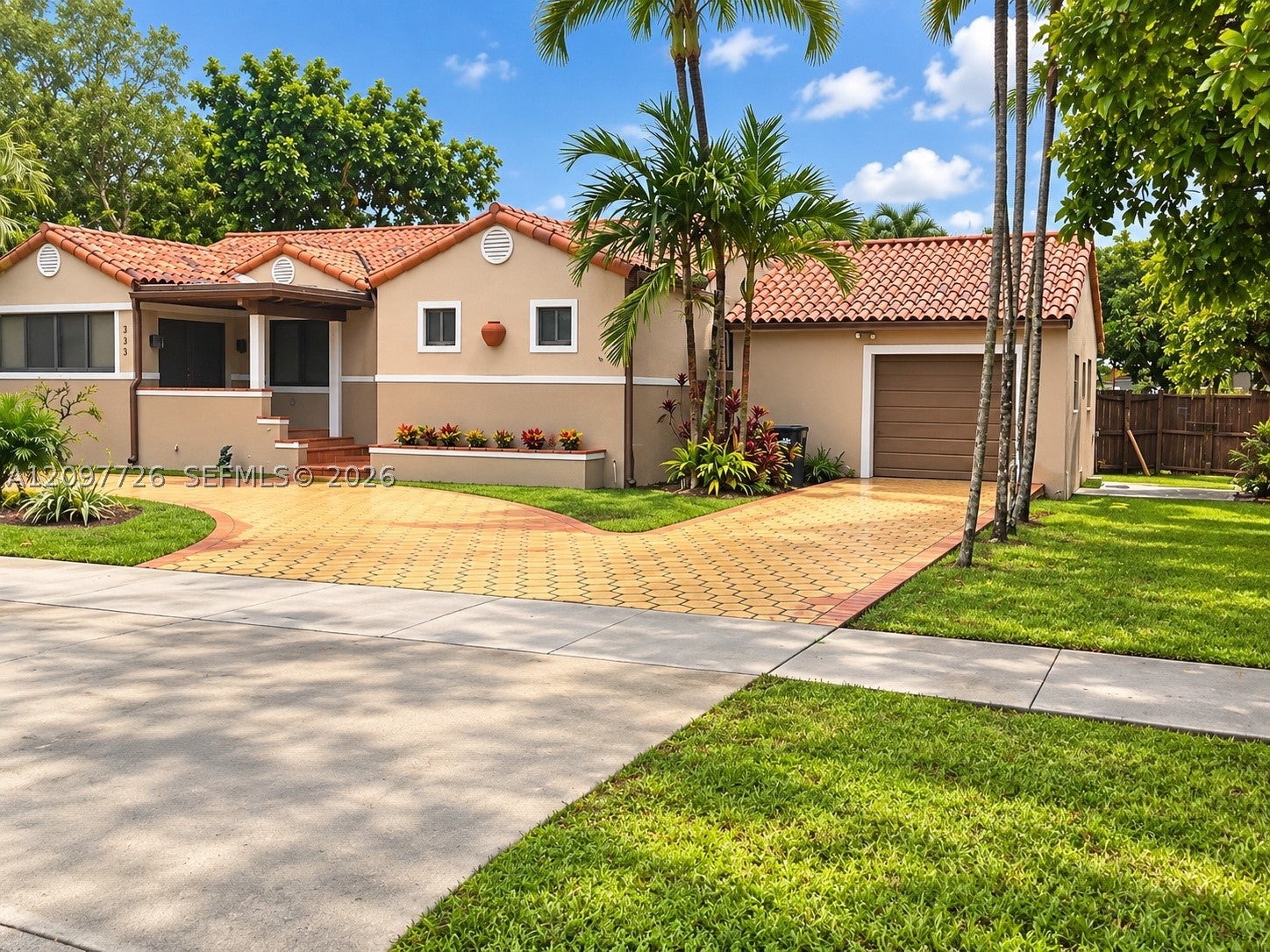 333 Whitethorn Dr