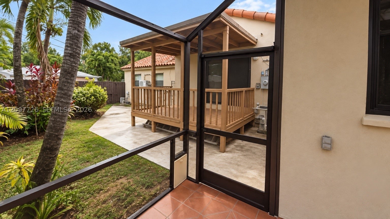 333 Whitethorn Dr