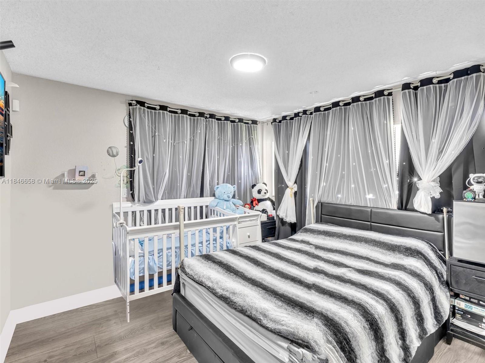 1930 NW 12th Ave, Fort Lauderdale, FL, 33311/$399,000 4 1930 NW 12th Ave
