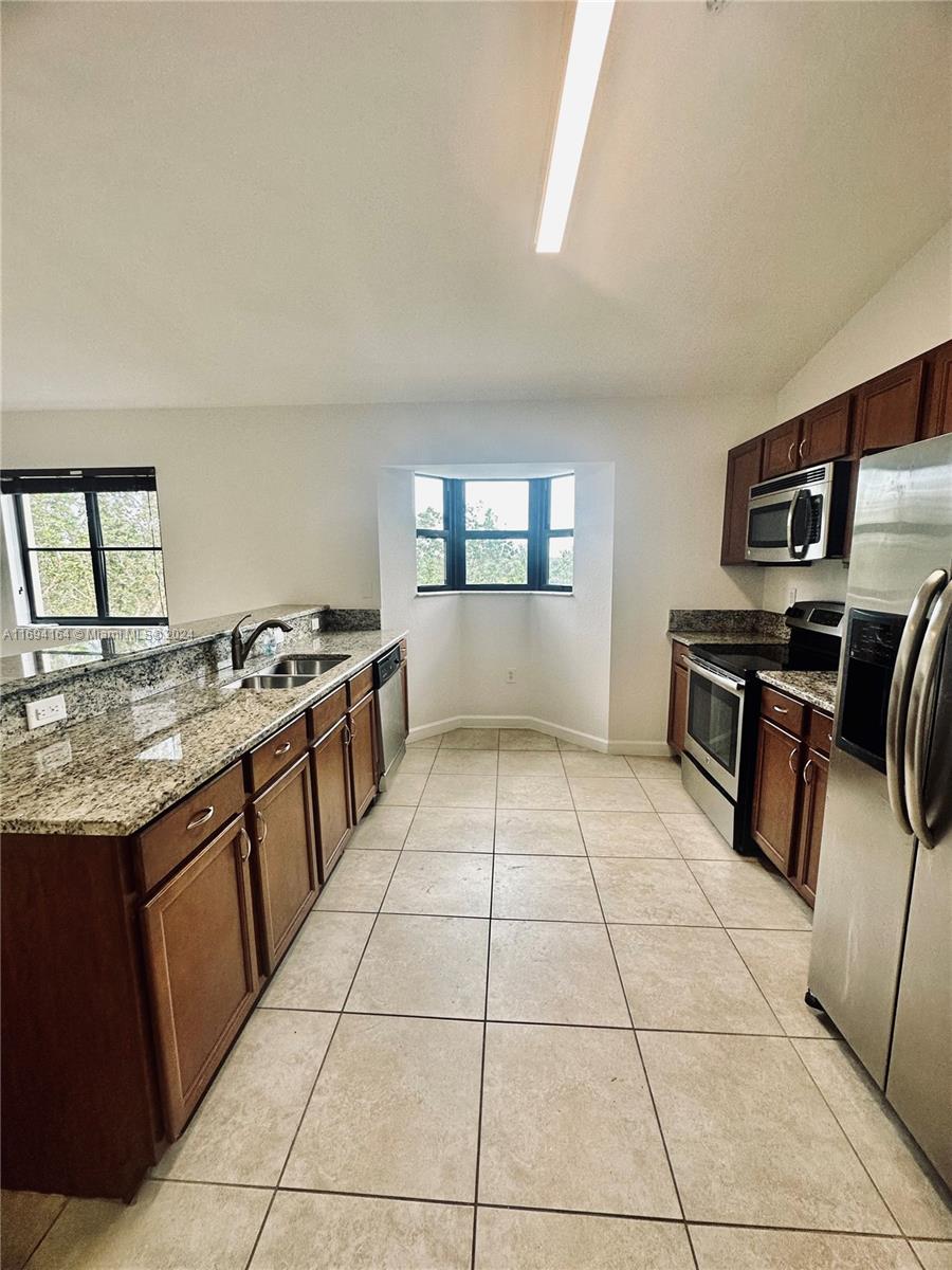 THE COURTS AT BAYSHORE II - Residential