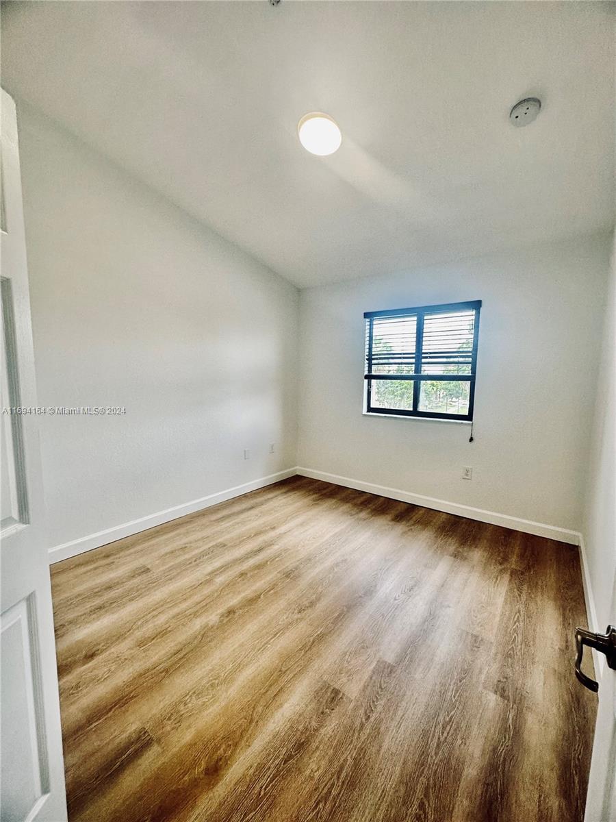 THE COURTS AT BAYSHORE II - Residential