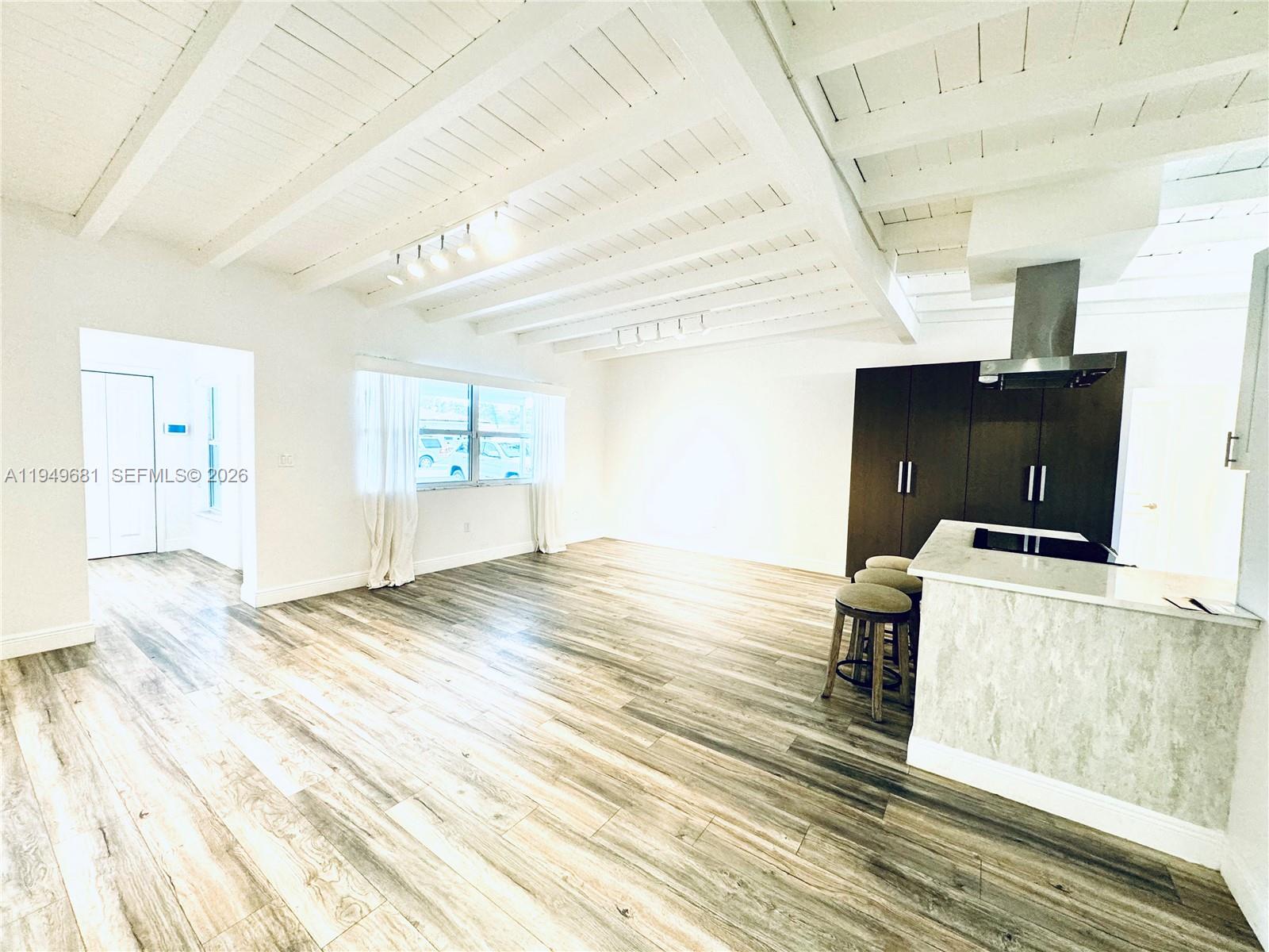 View photos, virtual tours, details... 2075 S Hibiscus Dr