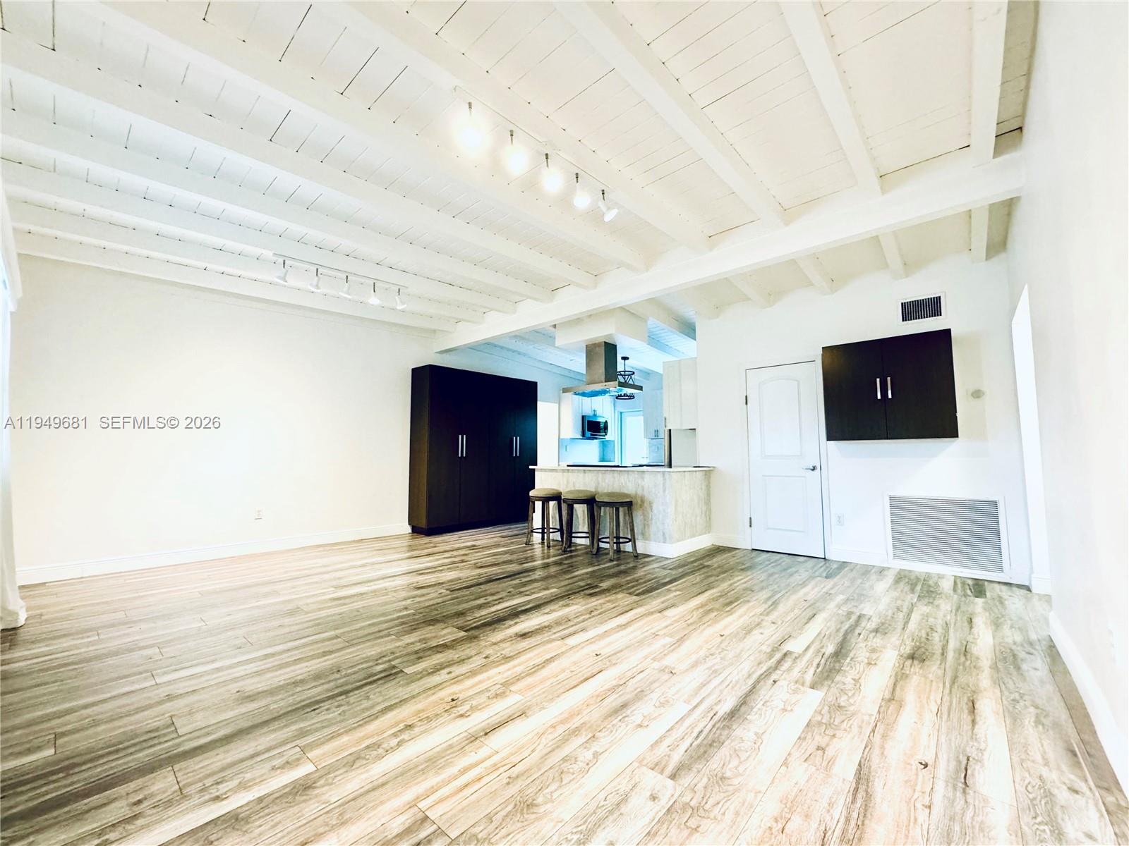 View photos, virtual tours, details... 2075 S Hibiscus Dr