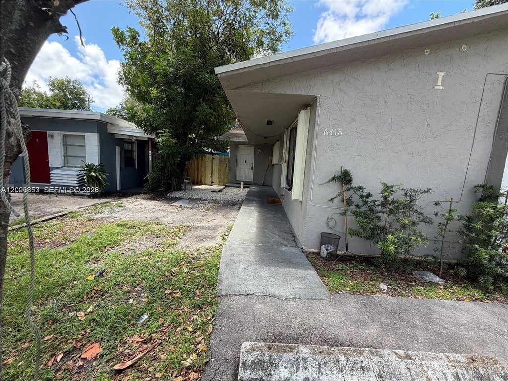 Photo of 6316 Lincoln St, Hollywood, FL 33024 (MLS # A12026353)