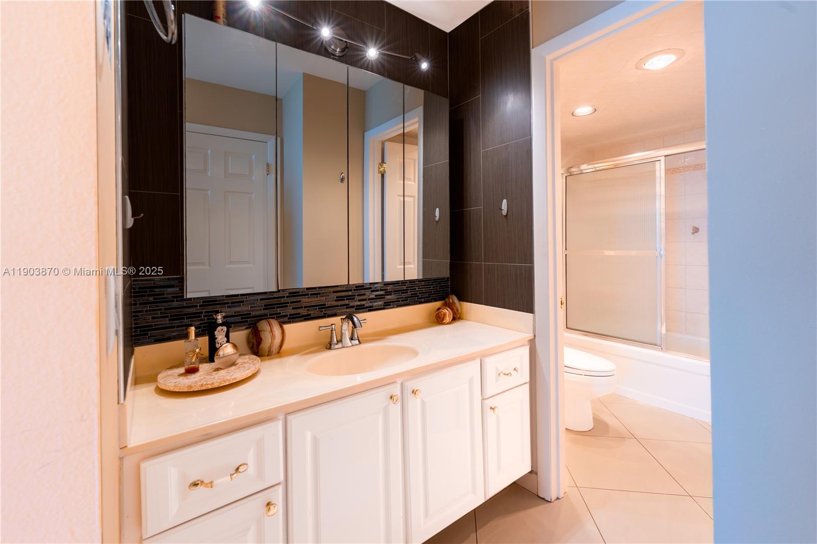 QUADOMAIN TOWER I AND IV - Residential Lease