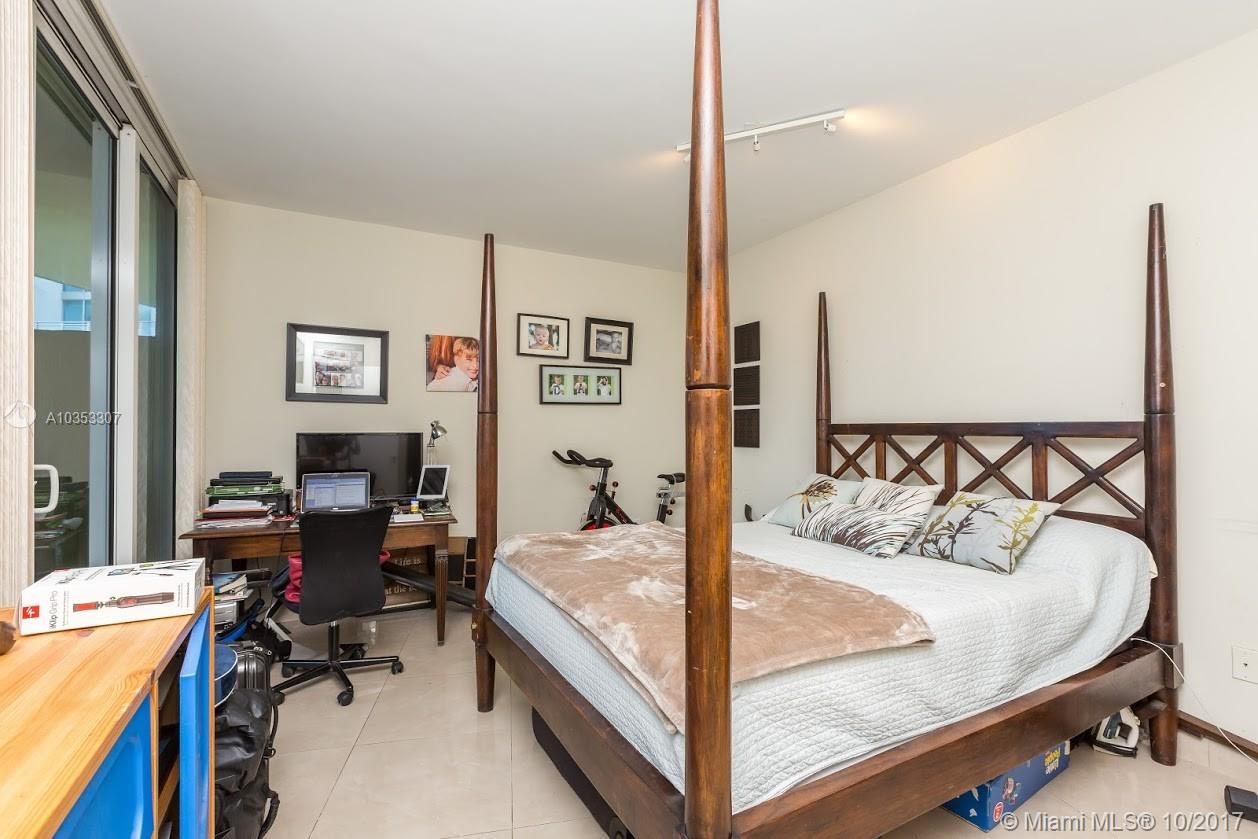 EASTSIDE AT AVENTURA COND - Residential