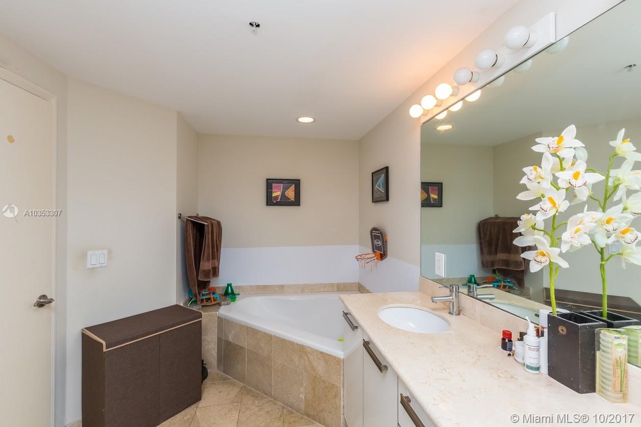 EASTSIDE AT AVENTURA COND - Residential