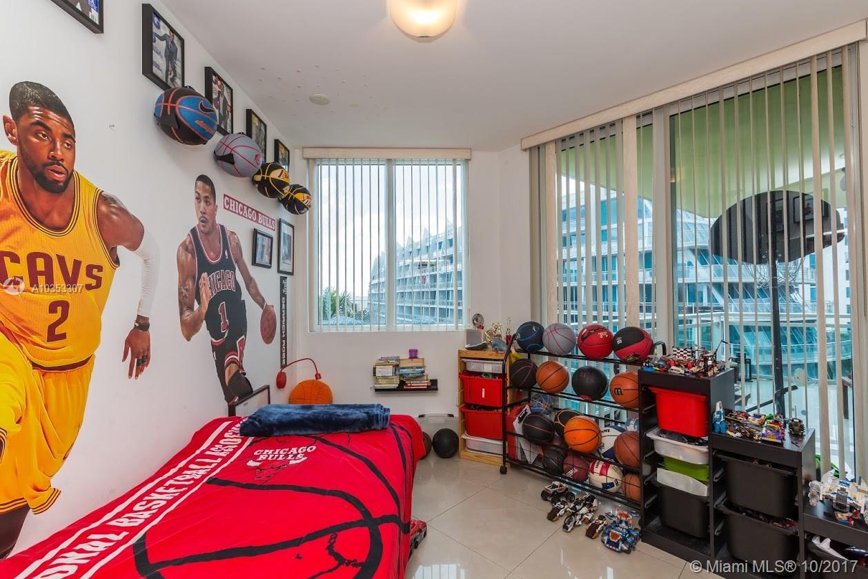 EASTSIDE AT AVENTURA COND - Residential