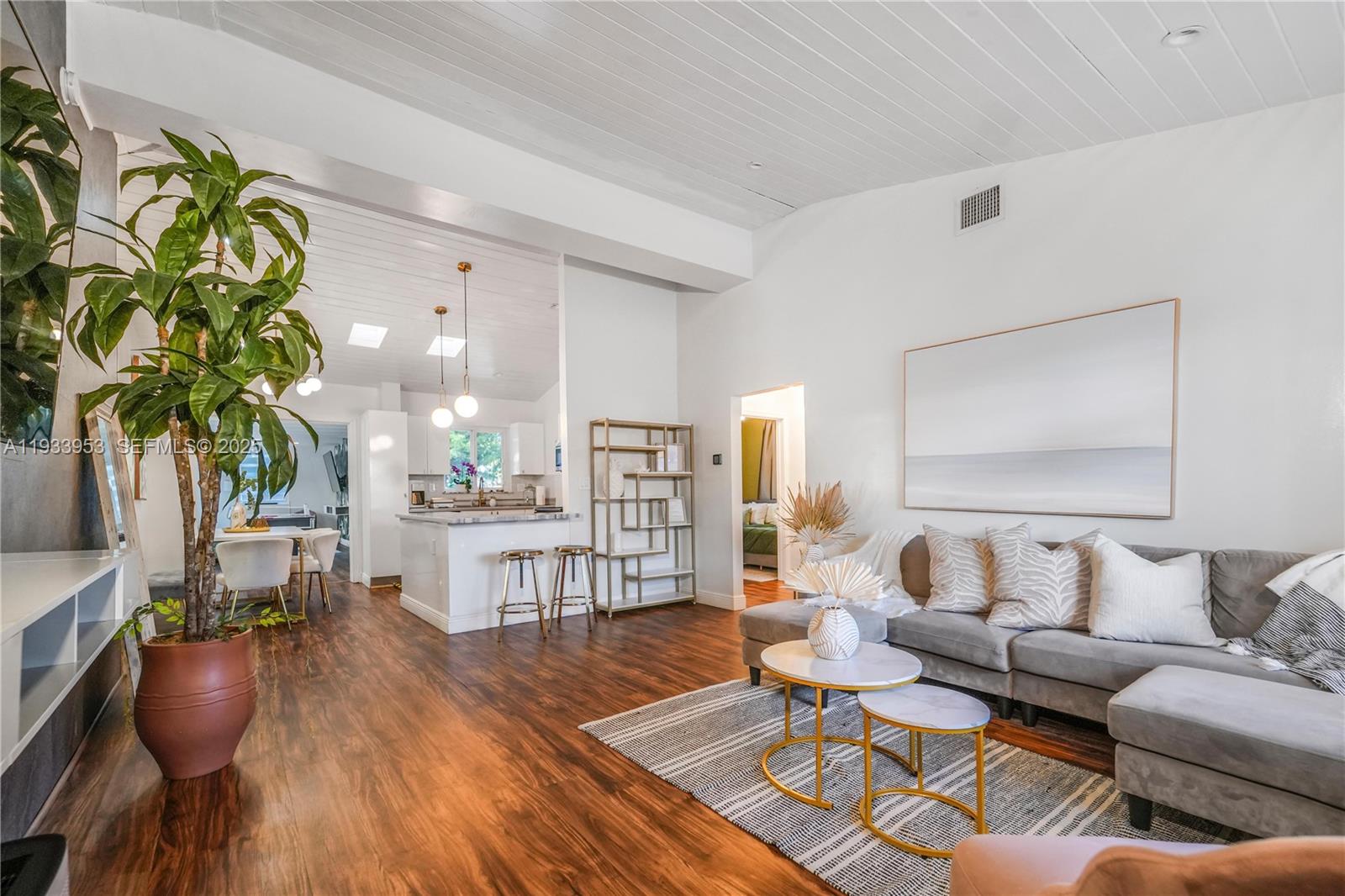 LA PALOMA - Residential