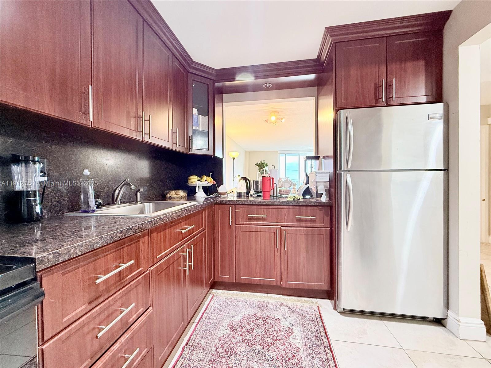 THE ISLANDER CLUB CONDO - Residential