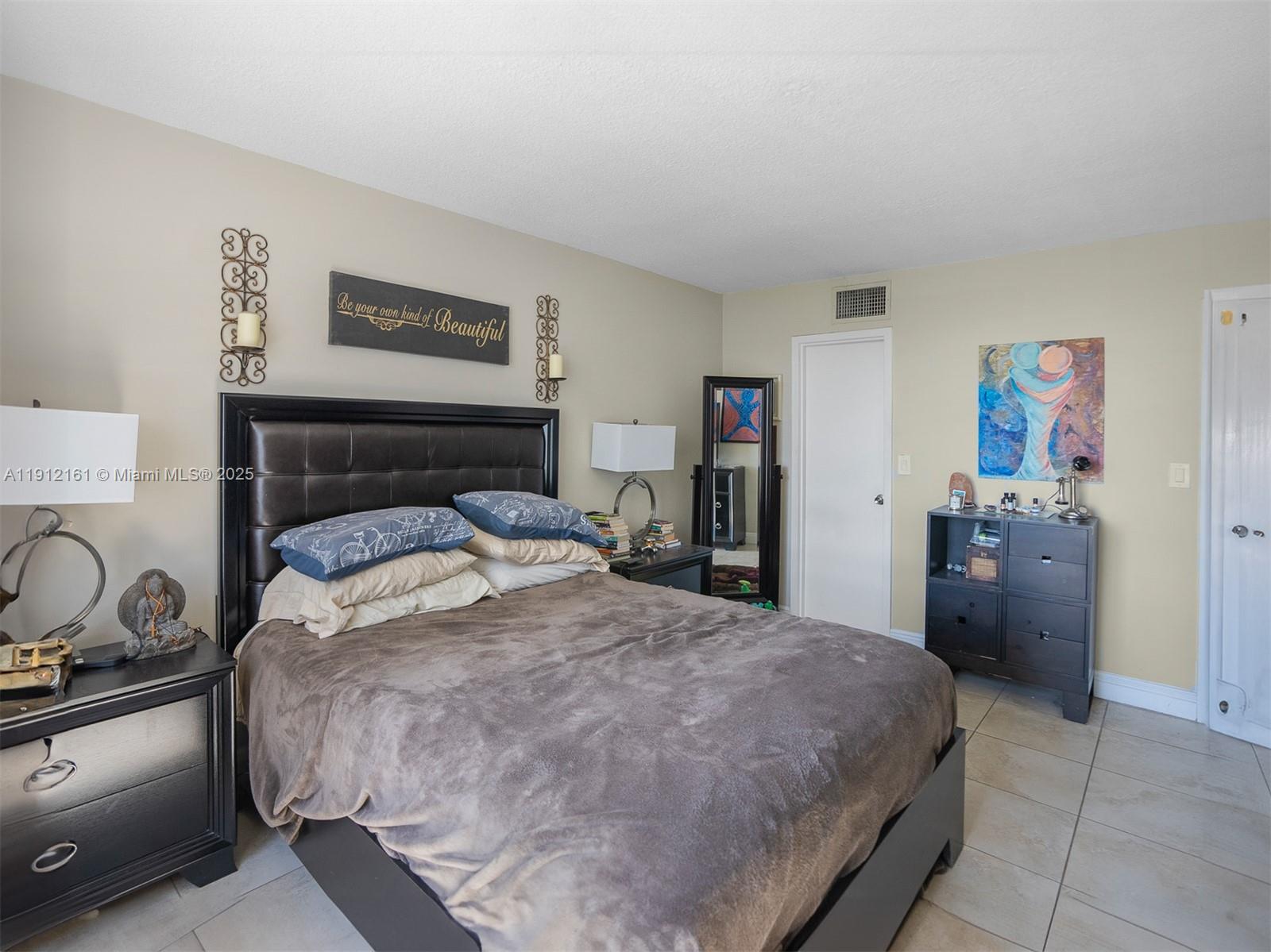 THE ISLANDER CLUB CONDO - Residential