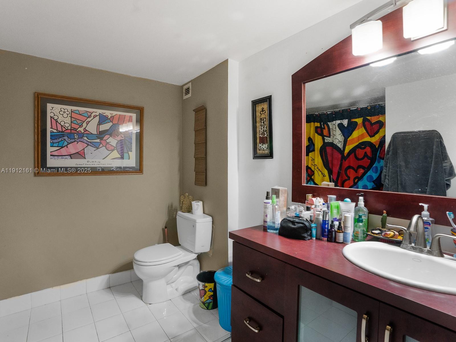 THE ISLANDER CLUB CONDO - Residential