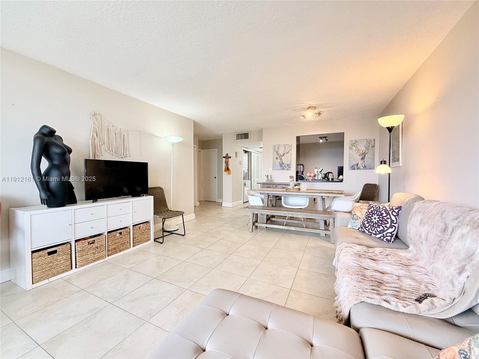 THE ISLANDER CLUB CONDO - Residential