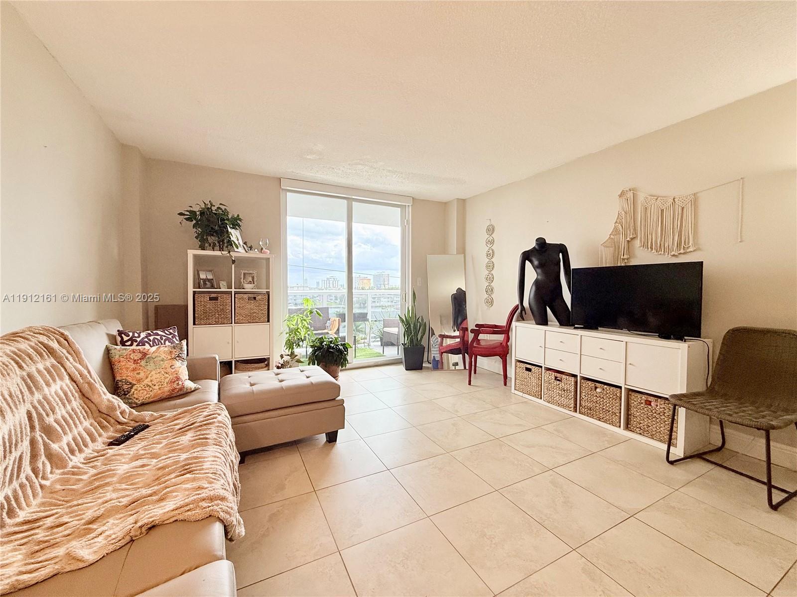 THE ISLANDER CLUB CONDO - Residential