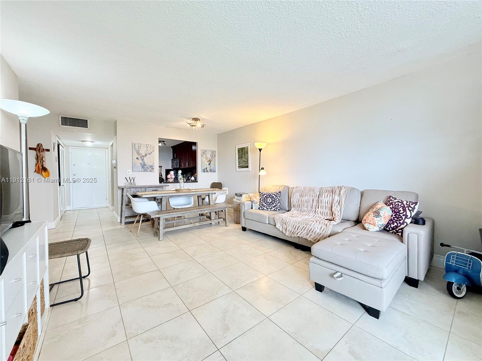 THE ISLANDER CLUB CONDO - Residential