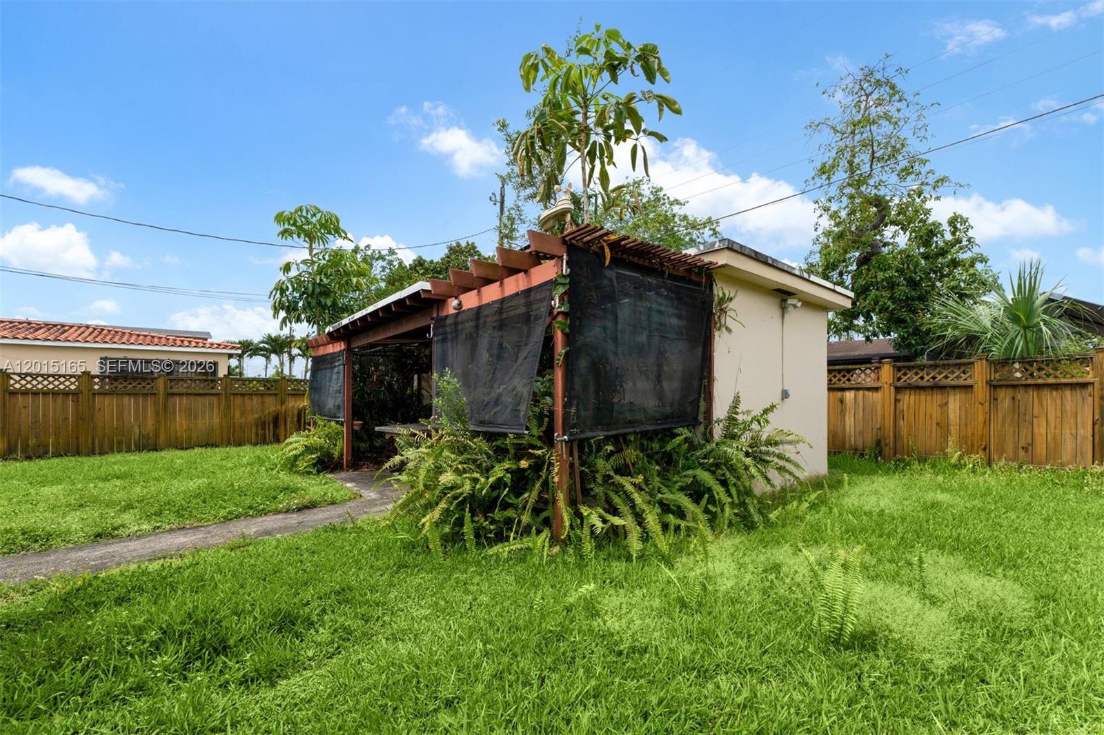HIALEAH HOMESITES - Residential