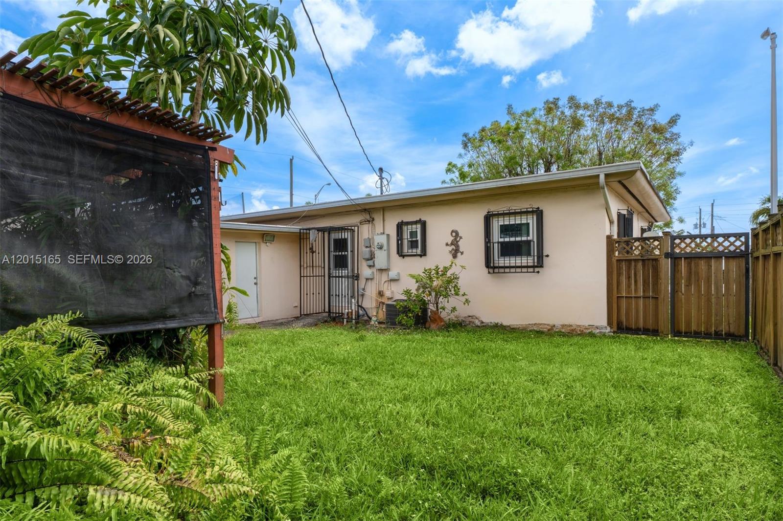 HIALEAH HOMESITES - Residential