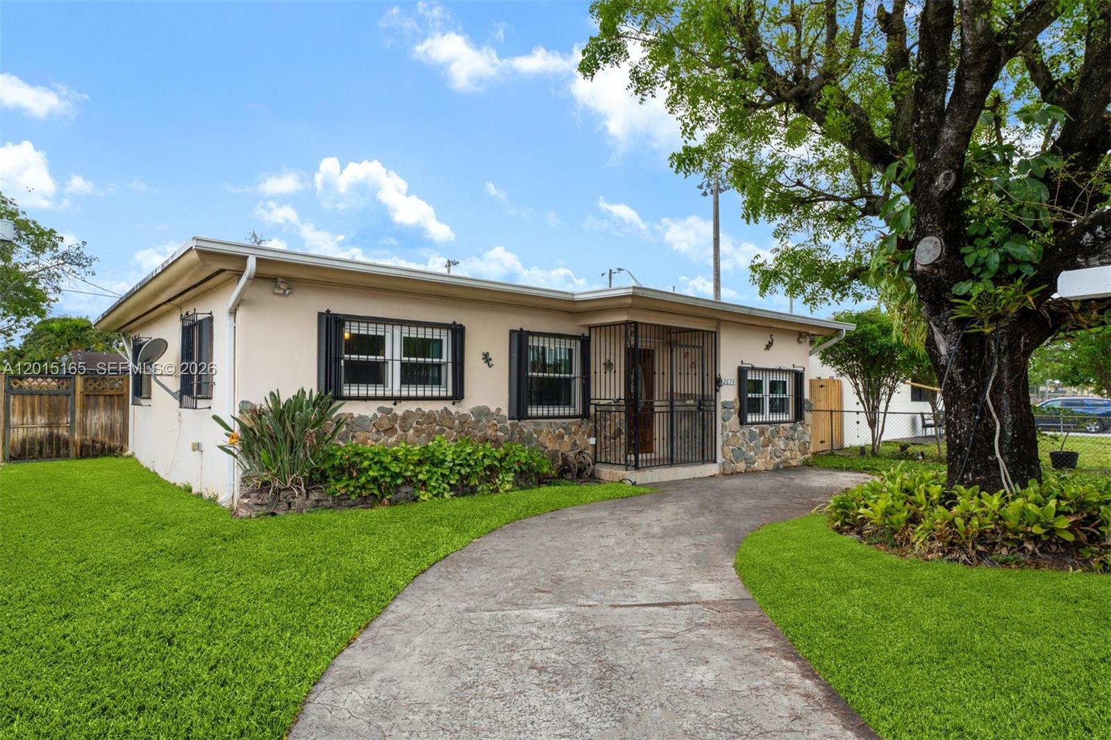 HIALEAH HOMESITES - Residential