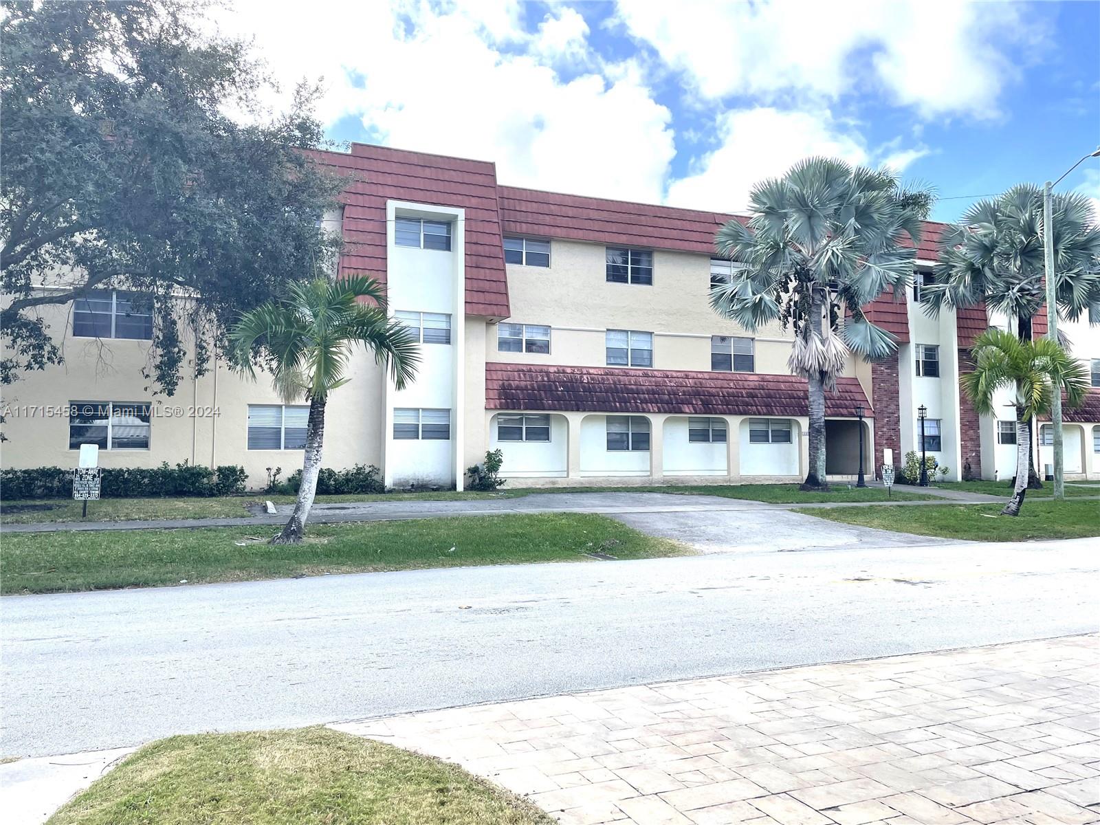 1300 Moffett St 105, Hallandale Beach, Broward County, Florida - 1 Bedrooms  
2 Bathrooms - 