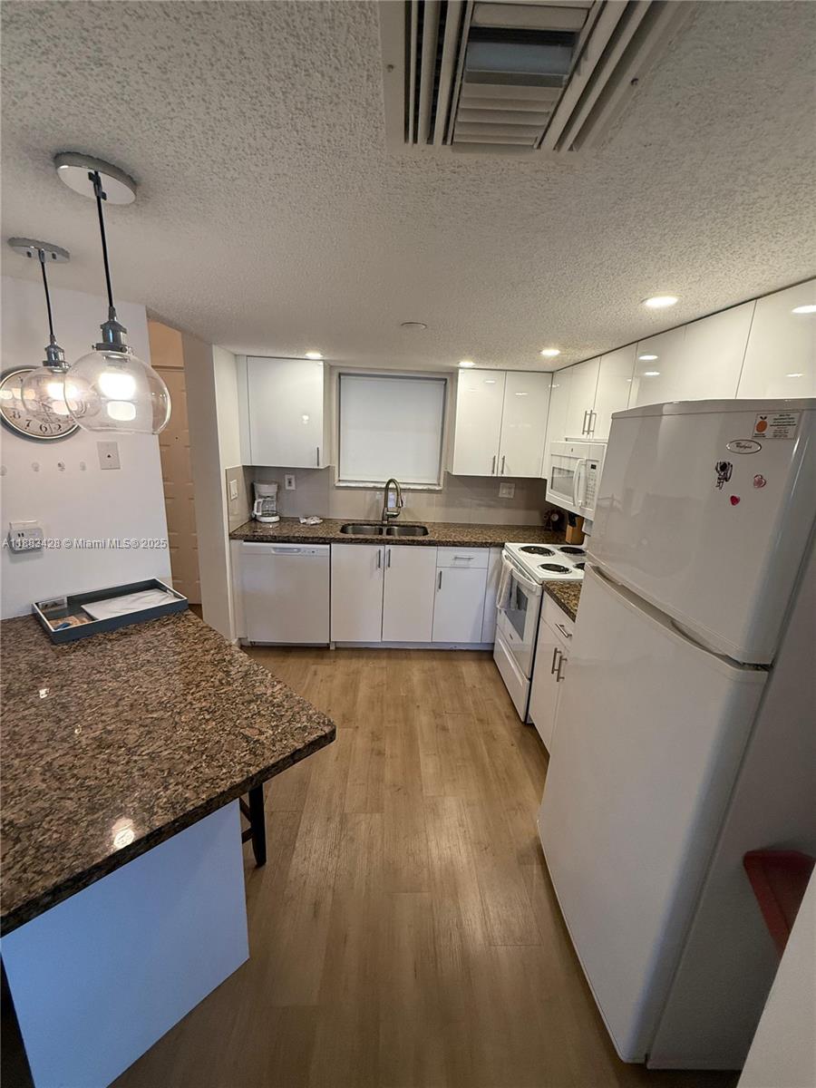 LE FRONTENAC CONDO - Residential