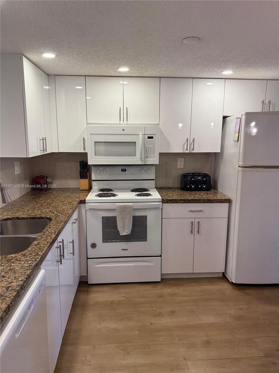 LE FRONTENAC CONDO - Residential