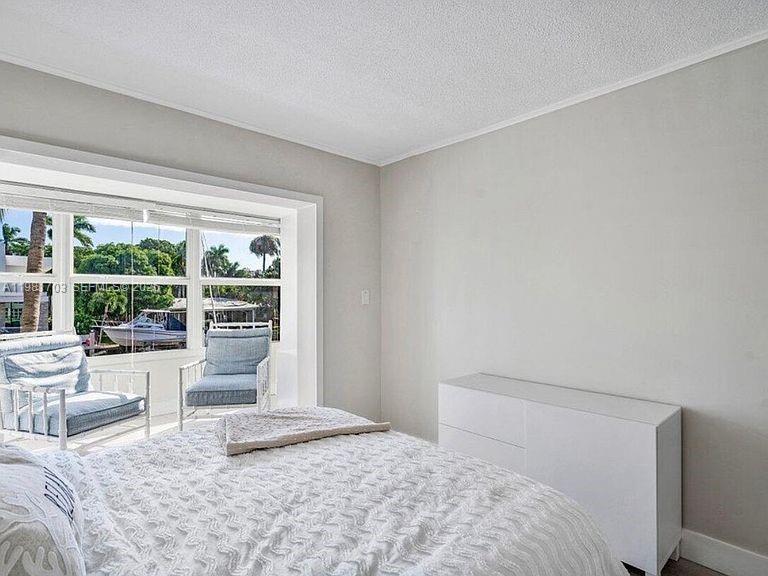 ISLAND HOUSE EAST CONDO - Residential